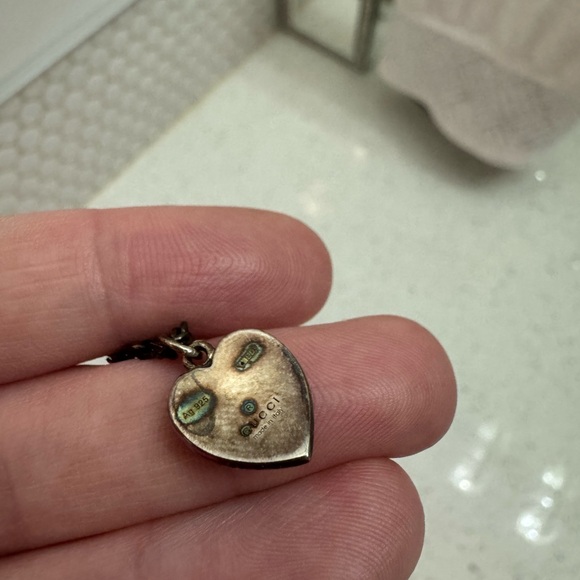 Necklace with Interlocking G enamel heart monogram chain silver red shiny - Picture 9 of 10